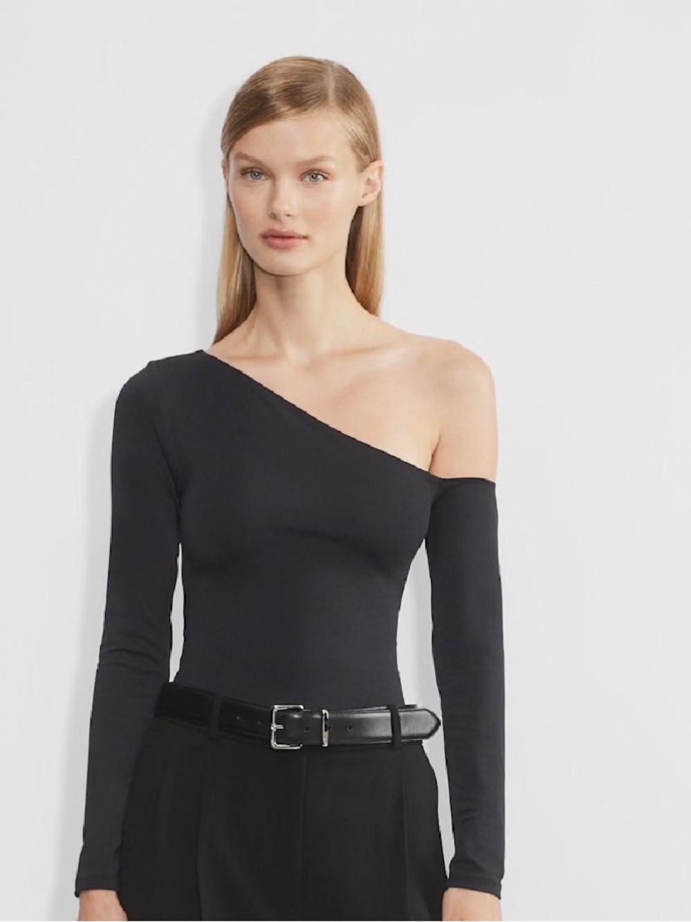 EUC Aritzia Contour One-Shoulder Long Sleeve Top - Black
